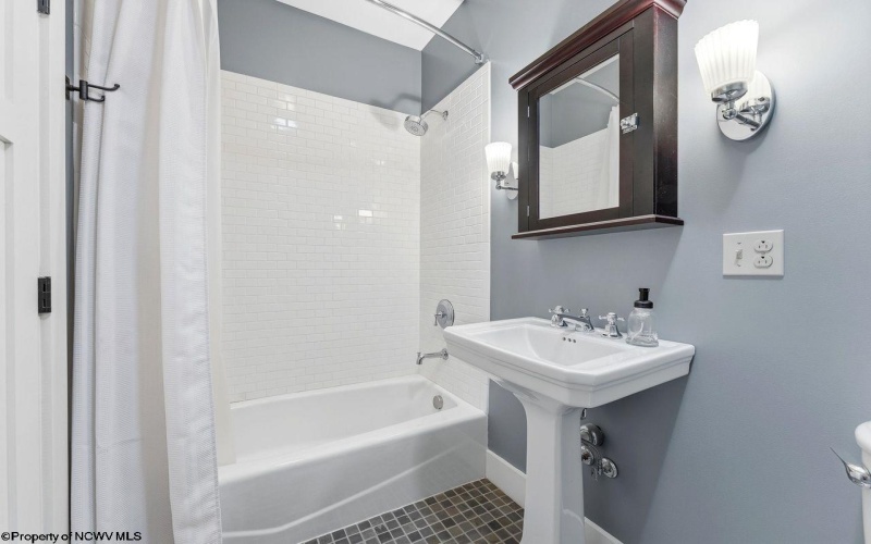 895 Fairfax Drive, Morgantown, West Virginia 26505, 3 Bedrooms Bedrooms, 8 Rooms Rooms,2 BathroomsBathrooms,Single Family Detached,For Sale,Fairfax,0,10165241
