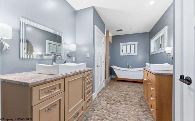 895 Fairfax Drive, Morgantown, West Virginia 26505, 3 Bedrooms Bedrooms, 8 Rooms Rooms,2 BathroomsBathrooms,Single Family Detached,For Sale,Fairfax,0,10165241