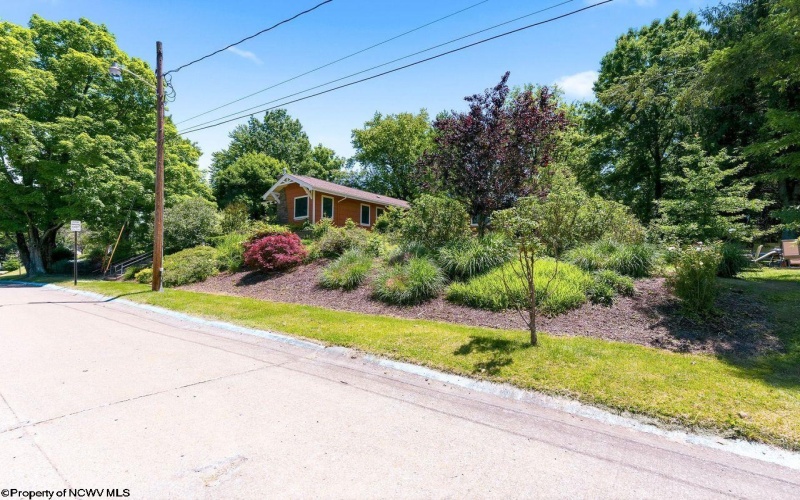 895 Fairfax Drive, Morgantown, West Virginia 26505, 3 Bedrooms Bedrooms, 8 Rooms Rooms,2 BathroomsBathrooms,Single Family Detached,For Sale,Fairfax,0,10165241