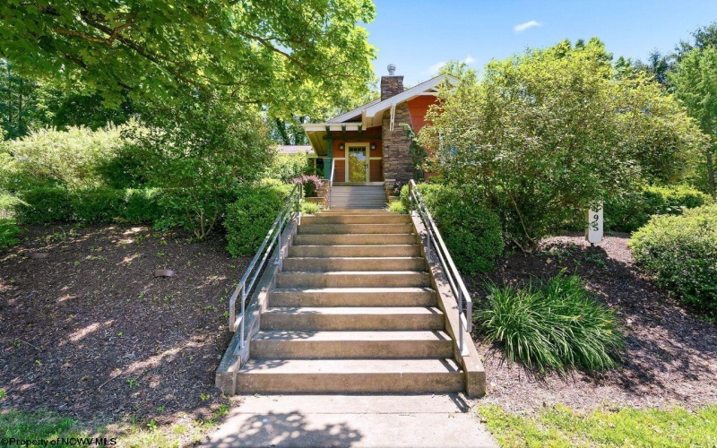 895 Fairfax Drive, Morgantown, West Virginia 26505, 3 Bedrooms Bedrooms, 8 Rooms Rooms,2 BathroomsBathrooms,Single Family Detached,For Sale,Fairfax,0,10165241