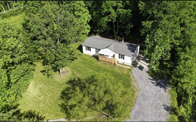 180 Morgans Run Road, Morgantown, West Virginia 26508, 3 Bedrooms Bedrooms, 7 Rooms Rooms,2 BathroomsBathrooms,Single Family Detached,For Sale,Morgans Run,10165242