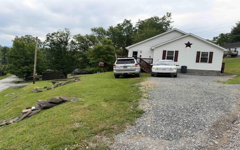 135 Wabash Avenue, Belington, West Virginia 26250, 3 Bedrooms Bedrooms, 7 Rooms Rooms,2 BathroomsBathrooms,Single Family Detached,For Sale,Wabash,0,10165244