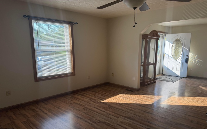 135 Wabash Avenue, Belington, West Virginia 26250, 3 Bedrooms Bedrooms, 7 Rooms Rooms,2 BathroomsBathrooms,Single Family Detached,For Sale,Wabash,0,10165244