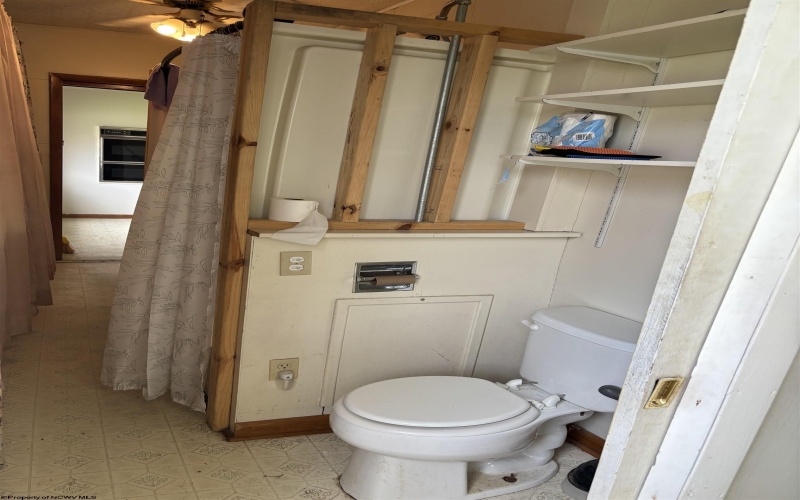 739 US Hwy 19 South, Weston, West Virginia 26452, 2 Bedrooms Bedrooms, 6 Rooms Rooms,1 BathroomBathrooms,Single Family Detached,For Sale,US Hwy 19,10165245