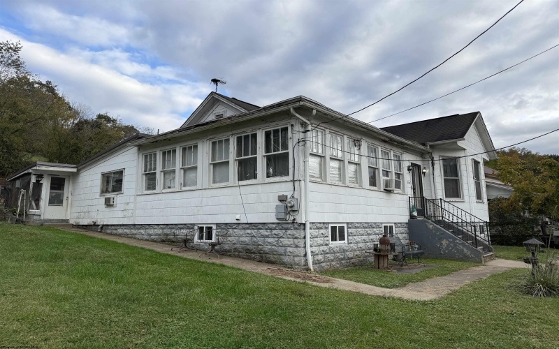 739 US Hwy 19 South, Weston, West Virginia 26452, 2 Bedrooms Bedrooms, 6 Rooms Rooms,1 BathroomBathrooms,Single Family Detached,For Sale,US Hwy 19,10165245