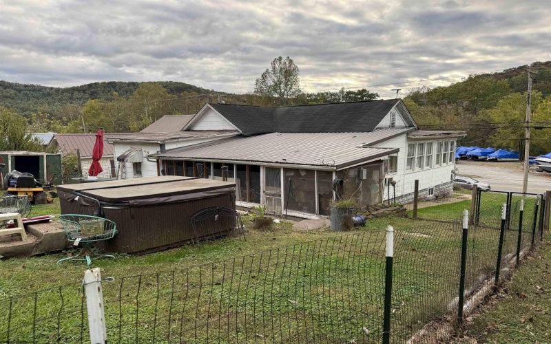 739 US Hwy 19 South, Weston, West Virginia 26452, 2 Bedrooms Bedrooms, 6 Rooms Rooms,1 BathroomBathrooms,Single Family Detached,For Sale,US Hwy 19,10165245