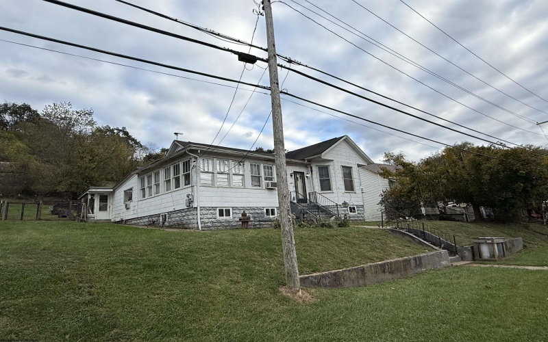 739 US Hwy 19 South, Weston, West Virginia 26452, 2 Bedrooms Bedrooms, 6 Rooms Rooms,1 BathroomBathrooms,Single Family Detached,For Sale,US Hwy 19,10165245
