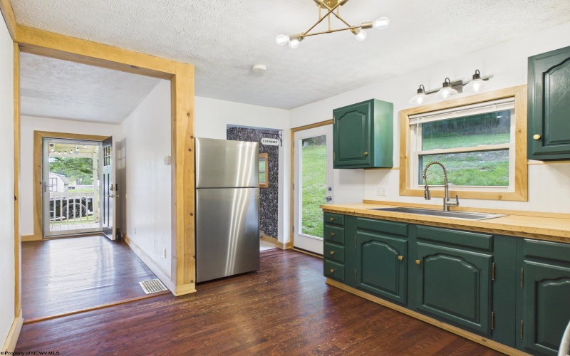 38 Rabish Lane, Fairmont, West Virginia 26554, 2 Bedrooms Bedrooms, 5 Rooms Rooms,1 BathroomBathrooms,Single Family Detached,For Sale,Rabish,10165265