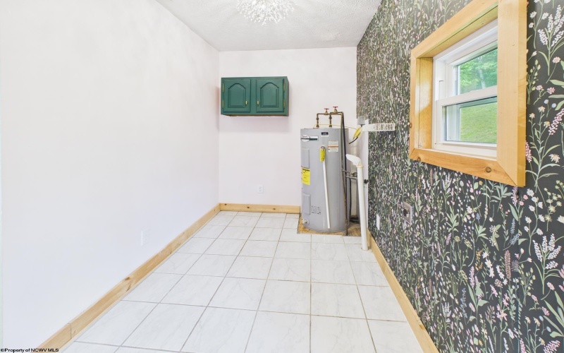 38 Rabish Lane, Fairmont, West Virginia 26554, 2 Bedrooms Bedrooms, 5 Rooms Rooms,1 BathroomBathrooms,Single Family Detached,For Sale,Rabish,10165265
