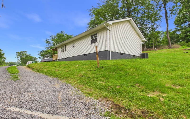 38 Rabish Lane, Fairmont, West Virginia 26554, 2 Bedrooms Bedrooms, 5 Rooms Rooms,1 BathroomBathrooms,Single Family Detached,For Sale,Rabish,10165265