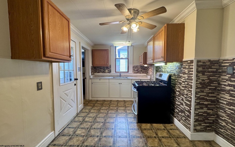 542 Market Street, Fairmont, West Virginia 26554, 3 Bedrooms Bedrooms, 6 Rooms Rooms,1 BathroomBathrooms,Single Family Detached,For Sale,Market,10165271
