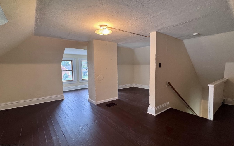 542 Market Street, Fairmont, West Virginia 26554, 3 Bedrooms Bedrooms, 6 Rooms Rooms,1 BathroomBathrooms,Single Family Detached,For Sale,Market,10165271