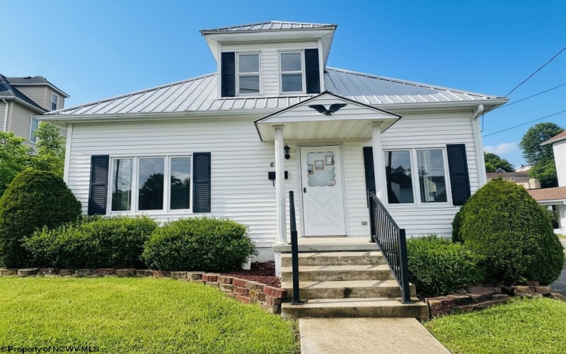 542 Market Street, Fairmont, West Virginia 26554, 3 Bedrooms Bedrooms, 6 Rooms Rooms,1 BathroomBathrooms,Single Family Detached,For Sale,Market,10165271