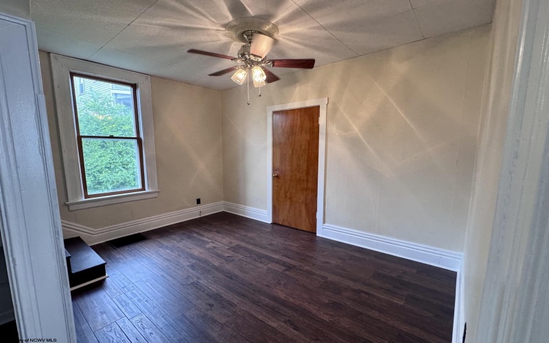 542 Market Street, Fairmont, West Virginia 26554, 3 Bedrooms Bedrooms, 6 Rooms Rooms,1 BathroomBathrooms,Single Family Detached,For Sale,Market,10165271