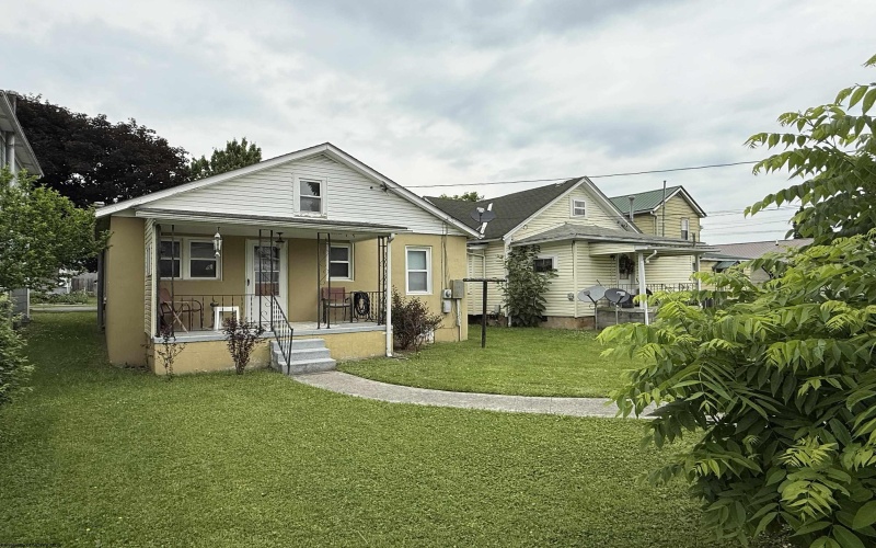 1513 Lavalette Avenue, Elkins, West Virginia 26241, 2 Bedrooms Bedrooms, 6 Rooms Rooms,1 BathroomBathrooms,Single Family Detached,For Sale,Lavalette,10165267