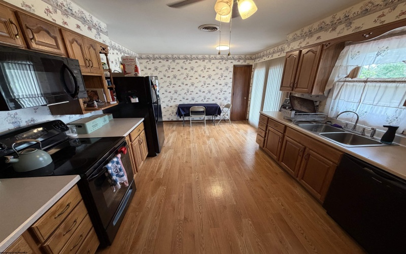 114 Southview Drive, Elkins, West Virginia 26241, 3 Bedrooms Bedrooms, 9 Rooms Rooms,2 BathroomsBathrooms,Single Family Detached,For Sale,Southview,10165282
