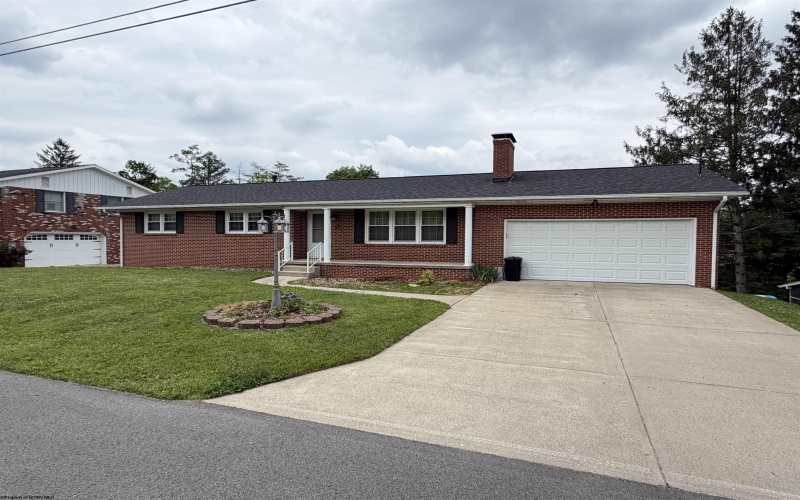 114 Southview Drive, Elkins, West Virginia 26241, 3 Bedrooms Bedrooms, 9 Rooms Rooms,2 BathroomsBathrooms,Single Family Detached,For Sale,Southview,10165282