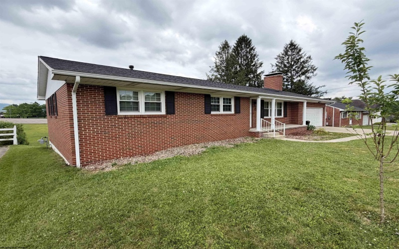 114 Southview Drive, Elkins, West Virginia 26241, 3 Bedrooms Bedrooms, 9 Rooms Rooms,2 BathroomsBathrooms,Single Family Detached,For Sale,Southview,10165282