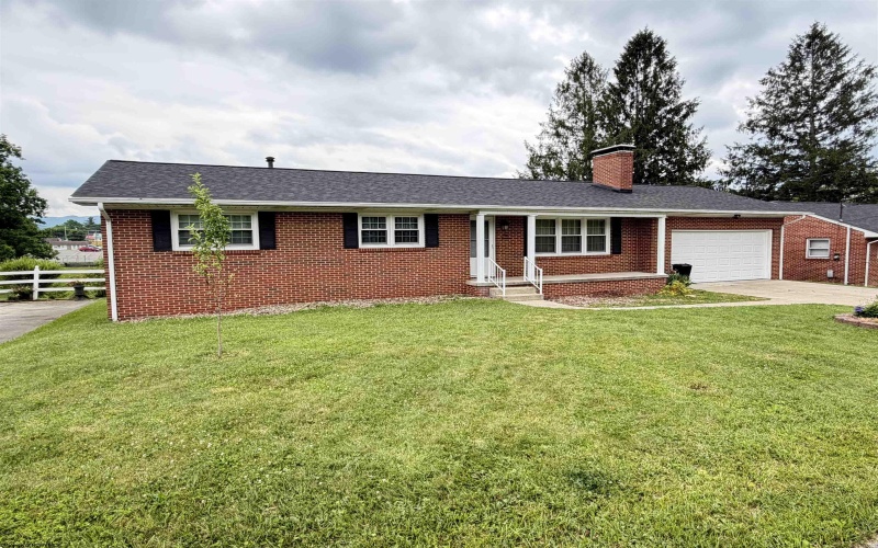 114 Southview Drive, Elkins, West Virginia 26241, 3 Bedrooms Bedrooms, 9 Rooms Rooms,2 BathroomsBathrooms,Single Family Detached,For Sale,Southview,10165282