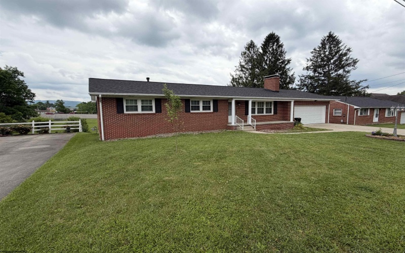 114 Southview Drive, Elkins, West Virginia 26241, 3 Bedrooms Bedrooms, 9 Rooms Rooms,2 BathroomsBathrooms,Single Family Detached,For Sale,Southview,10165282