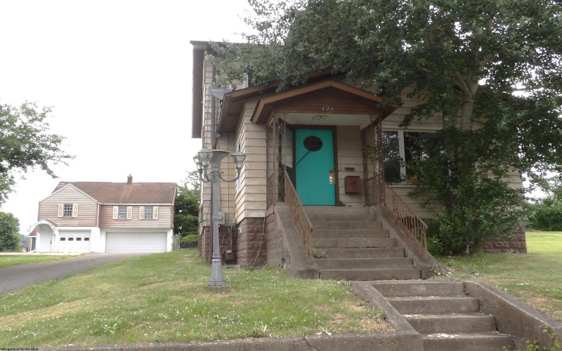 424 Spring Avenue, Clarksburg, West Virginia 26301, 3 Bedrooms Bedrooms, 9 Rooms Rooms,2 BathroomsBathrooms,Single Family Detached,For Sale,Spring,10165286