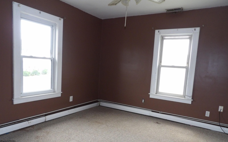 424 Spring Avenue, Clarksburg, West Virginia 26301, 3 Bedrooms Bedrooms, 9 Rooms Rooms,2 BathroomsBathrooms,Single Family Detached,For Sale,Spring,10165286