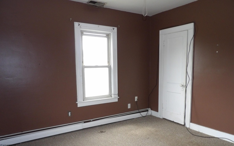 424 Spring Avenue, Clarksburg, West Virginia 26301, 3 Bedrooms Bedrooms, 9 Rooms Rooms,2 BathroomsBathrooms,Single Family Detached,For Sale,Spring,10165286