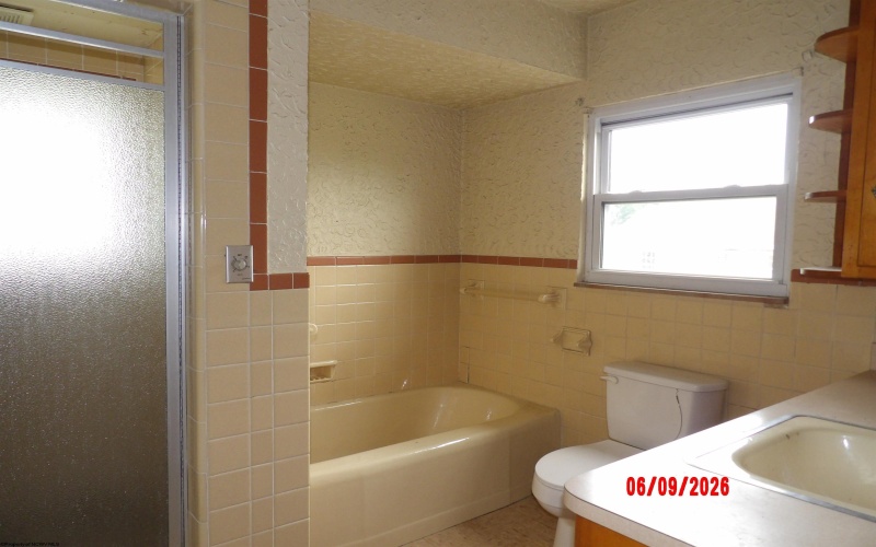 424 Spring Avenue, Clarksburg, West Virginia 26301, 3 Bedrooms Bedrooms, 9 Rooms Rooms,2 BathroomsBathrooms,Single Family Detached,For Sale,Spring,10165286
