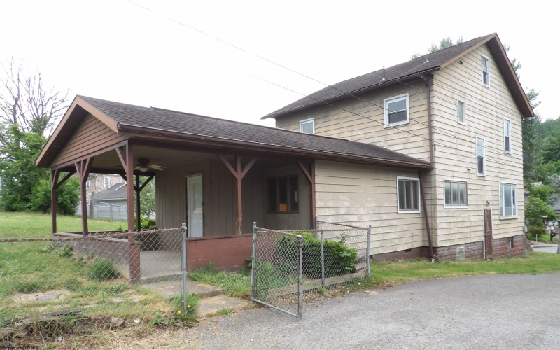 424 Spring Avenue, Clarksburg, West Virginia 26301, 3 Bedrooms Bedrooms, 9 Rooms Rooms,2 BathroomsBathrooms,Single Family Detached,For Sale,Spring,10165286