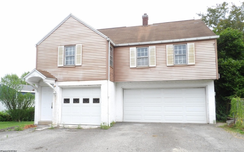 424 Spring Avenue, Clarksburg, West Virginia 26301, 3 Bedrooms Bedrooms, 9 Rooms Rooms,2 BathroomsBathrooms,Single Family Detached,For Sale,Spring,10165286
