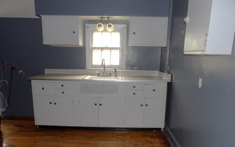 424 Spring Avenue, Clarksburg, West Virginia 26301, 3 Bedrooms Bedrooms, 9 Rooms Rooms,2 BathroomsBathrooms,Single Family Detached,For Sale,Spring,10165286