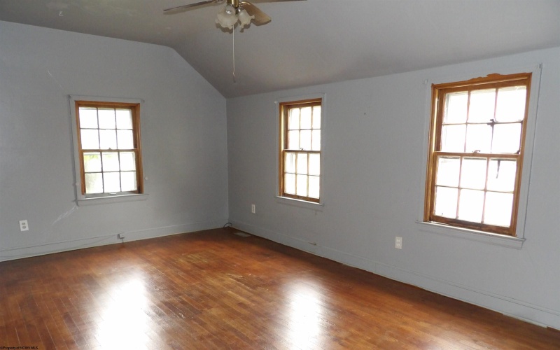 424 Spring Avenue, Clarksburg, West Virginia 26301, 3 Bedrooms Bedrooms, 9 Rooms Rooms,2 BathroomsBathrooms,Single Family Detached,For Sale,Spring,10165286