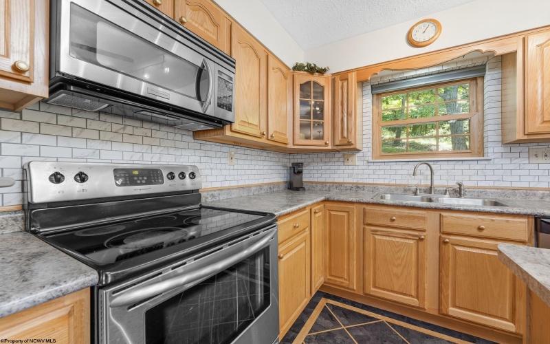 83 Maple Lake Court, Bridgeport, West Virginia 26330, 3 Bedrooms Bedrooms, 7 Rooms Rooms,2 BathroomsBathrooms,Single Family Detached,For Sale,Maple Lake,10165283