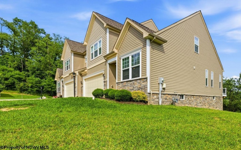 80 Bedford Court, Bridgeport, West Virginia 26330, 4 Bedrooms Bedrooms, 11 Rooms Rooms,3 BathroomsBathrooms,Single Family Attached,For Sale,Bedford,10165290