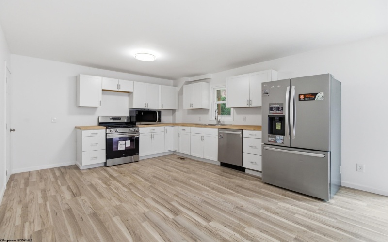 1260 College Park, Fairmont, West Virginia 26554, 3 Bedrooms Bedrooms, 7 Rooms Rooms,2 BathroomsBathrooms,Single Family Detached,For Sale,College,10165293 1260 College Park, Fairmont, West Virginia 26554, 3 Bedrooms Bedrooms, 7 Rooms Rooms,2 BathroomsBathrooms,Single Family Detached,For Sale,College,10165293