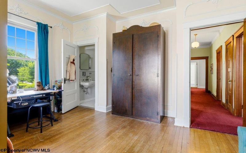 204 Philadelphia Avenue, Bridgeport, West Virginia 26330, 6 Bedrooms Bedrooms, 14 Rooms Rooms,3 BathroomsBathrooms,Single Family Detached,For Sale,Philadelphia,10165287