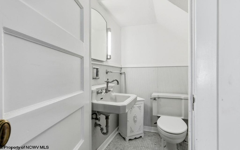 204 Philadelphia Avenue, Bridgeport, West Virginia 26330, 6 Bedrooms Bedrooms, 14 Rooms Rooms,3 BathroomsBathrooms,Single Family Detached,For Sale,Philadelphia,10165287
