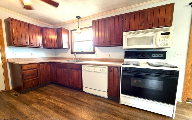 1137 Windsor Avenue, Morgantown, West Virginia 26505, 3 Bedrooms Bedrooms, 7 Rooms Rooms,2 BathroomsBathrooms,Single Family Detached,For Sale,Windsor,10165300