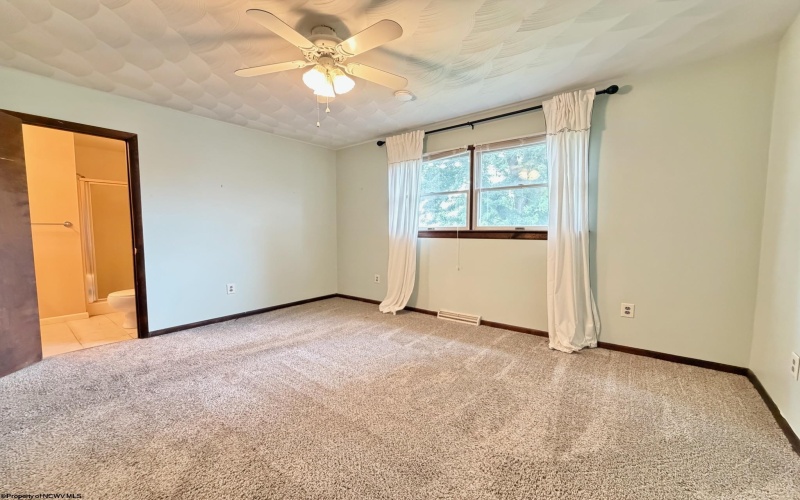 1137 Windsor Avenue, Morgantown, West Virginia 26505, 3 Bedrooms Bedrooms, 7 Rooms Rooms,2 BathroomsBathrooms,Single Family Detached,For Sale,Windsor,10165300