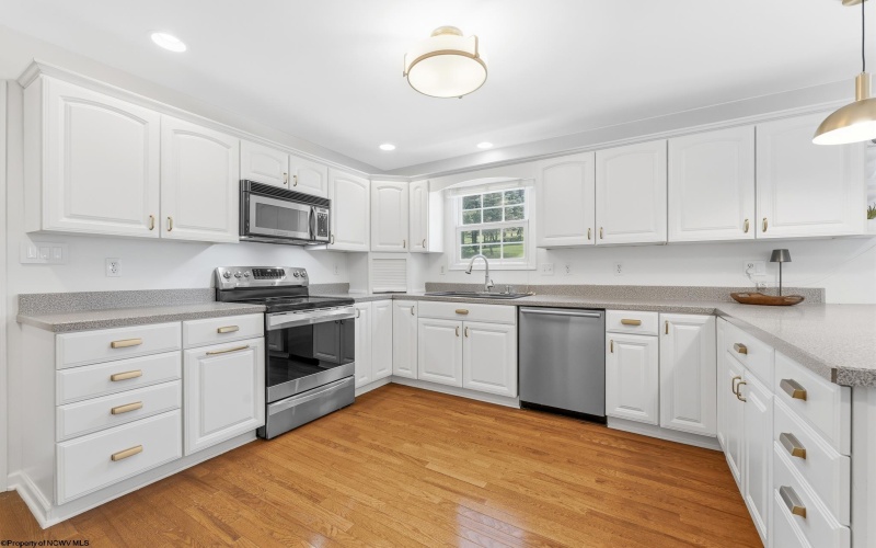 1017 Brettwald Drive, Morgantown, West Virginia 26508, 4 Bedrooms Bedrooms, 11 Rooms Rooms,3 BathroomsBathrooms,Single Family Detached,For Sale,Brettwald,10165299