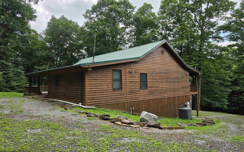 380 Flint Road, Hillsboro, West Virginia 24946, 3 Bedroom Bedrooms, 6 Room Rooms,2 BathroomBathrooms,Single Family Detached,For Sale,Flint,0,10162879