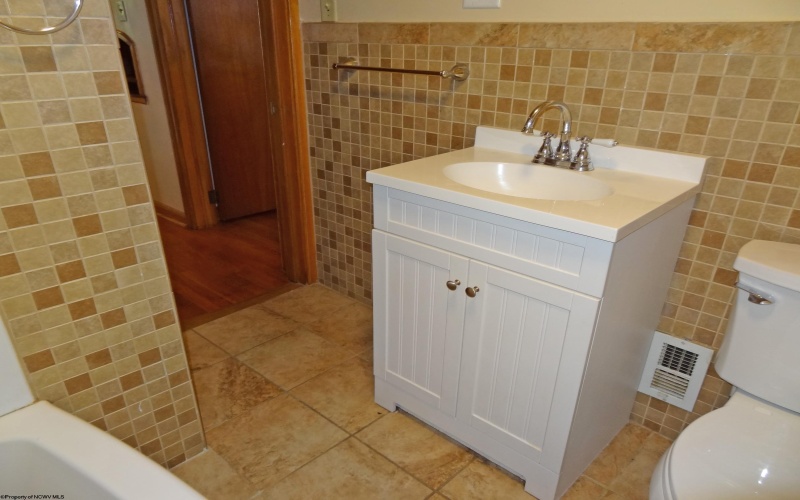 836 Fairmont Road, Westover, West Virginia 26501, 3 Bedrooms Bedrooms, 5 Rooms Rooms,2 BathroomsBathrooms,Residential Rentals,For Rent,Fairmont,10165324