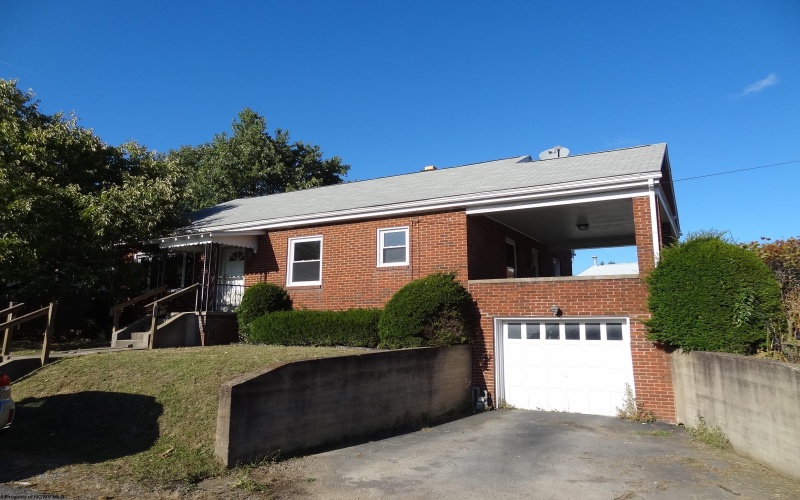 836 Fairmont Road, Westover, West Virginia 26501, 3 Bedrooms Bedrooms, 5 Rooms Rooms,2 BathroomsBathrooms,Residential Rentals,For Rent,Fairmont,10165324