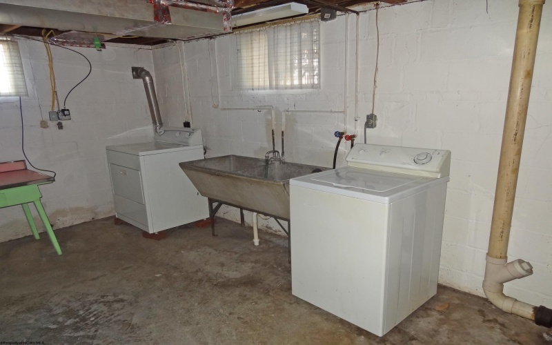 836 Fairmont Road, Westover, West Virginia 26501, 3 Bedrooms Bedrooms, 5 Rooms Rooms,2 BathroomsBathrooms,Residential Rentals,For Rent,Fairmont,10165324