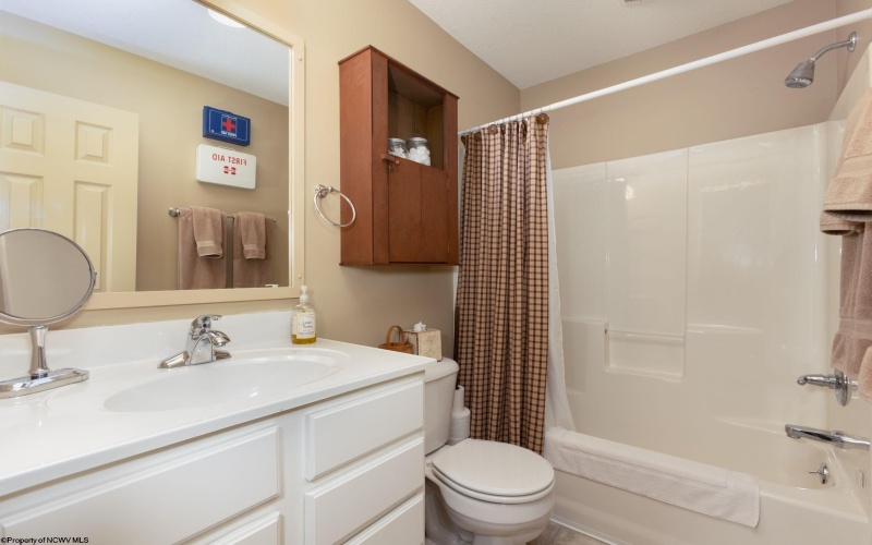 206 Columbine Circle, Terra Alta, West Virginia 26764, 3 Bedrooms Bedrooms, 6 Rooms Rooms,3 BathroomsBathrooms,Single Family Detached,For Sale,Columbine,10165322