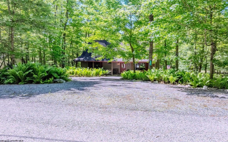 206 Columbine Circle, Terra Alta, West Virginia 26764, 3 Bedrooms Bedrooms, 6 Rooms Rooms,3 BathroomsBathrooms,Single Family Detached,For Sale,Columbine,10165322