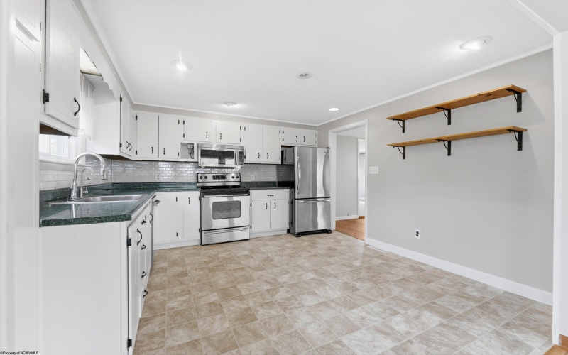 410 Sunset Beach Road, Morgantown, West Virginia 26508, 3 Bedrooms Bedrooms, 7 Rooms Rooms,2 BathroomsBathrooms,Single Family Detached,For Sale,Sunset Beach,10165325
