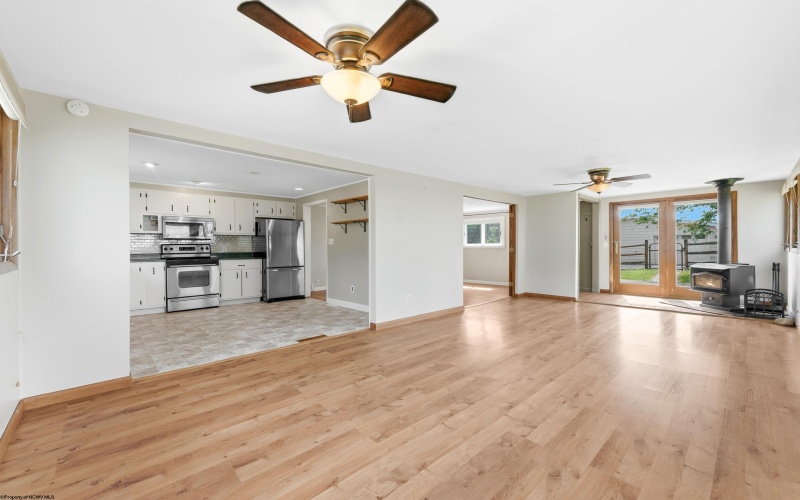 410 Sunset Beach Road, Morgantown, West Virginia 26508, 3 Bedrooms Bedrooms, 7 Rooms Rooms,2 BathroomsBathrooms,Single Family Detached,For Sale,Sunset Beach,10165325