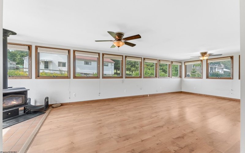 410 Sunset Beach Road, Morgantown, West Virginia 26508, 3 Bedrooms Bedrooms, 7 Rooms Rooms,2 BathroomsBathrooms,Single Family Detached,For Sale,Sunset Beach,10165325