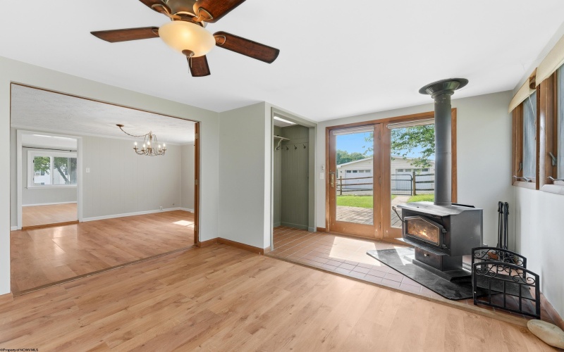 410 Sunset Beach Road, Morgantown, West Virginia 26508, 3 Bedrooms Bedrooms, 7 Rooms Rooms,2 BathroomsBathrooms,Single Family Detached,For Sale,Sunset Beach,10165325